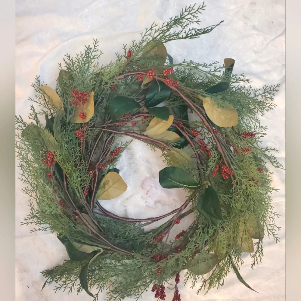 NEW 10ft Christmas Garland With Winter Berries